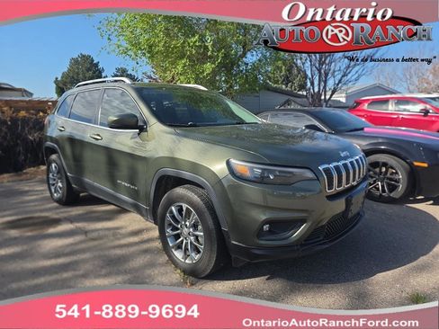 Used 2019 Jeep Cherokee Latitude Plus w/ Cold Weather Group AWD/4WD image 1