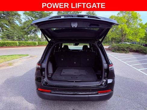 Used 2023 Jeep Grand Cherokee Altitude RWD image 7