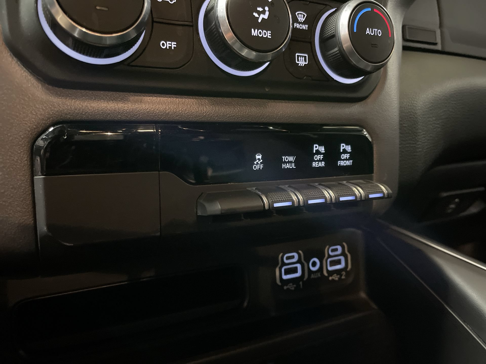 Used 2021 RAM 1500 4x4 Crew Cab image 34