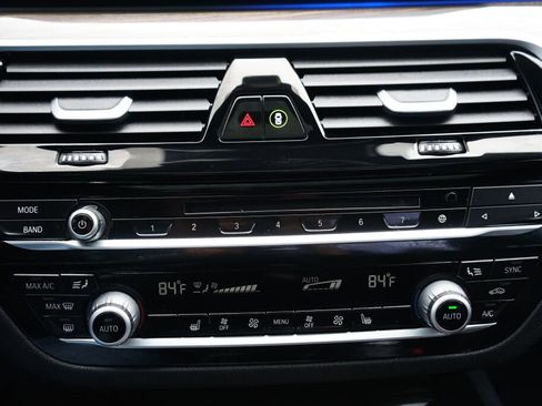 Used 2019 BMW 530e 530e iPerformance w/ Convenience Package image 13