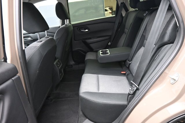 Used 2025 Nissan Rogue SV AWD/4WD image 29