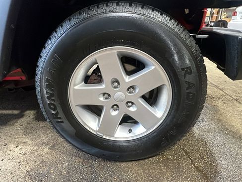 Used 2017 Jeep Wrangler Sport AWD/4WD image 9