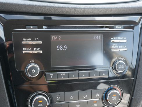 Used 2015 Nissan Rogue S AWD/4WD image 22