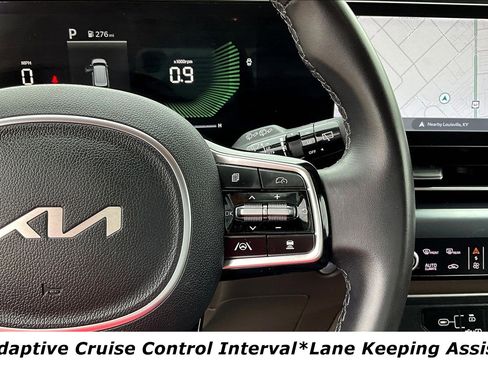 Used 2025 Kia Carnival FWD image 12