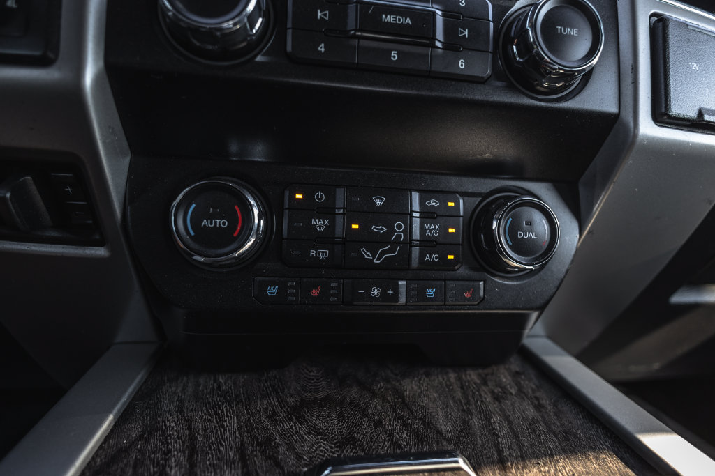 Used 2019 Ford F350 Lariat AWD/4WD image 14