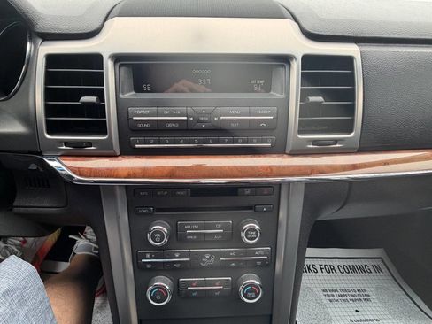 Used 2012 Lincoln MKZ image 23