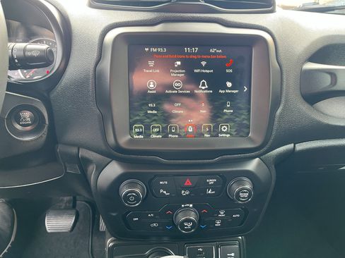 Used 2021 Jeep Renegade Latitude w/ Luxury Group I image 16