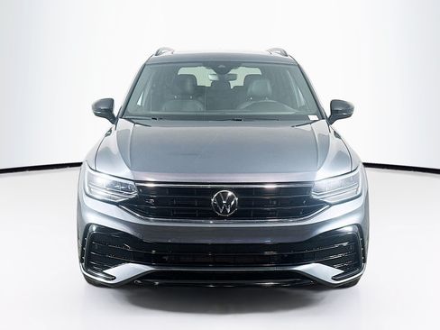 Used 2023 Volkswagen Tiguan SE R-Line FWD image 2