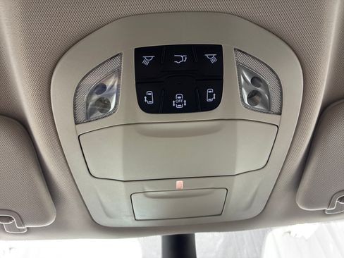 Certified 2024 Chrysler Pacifica Touring-L AWD/4WD image 21