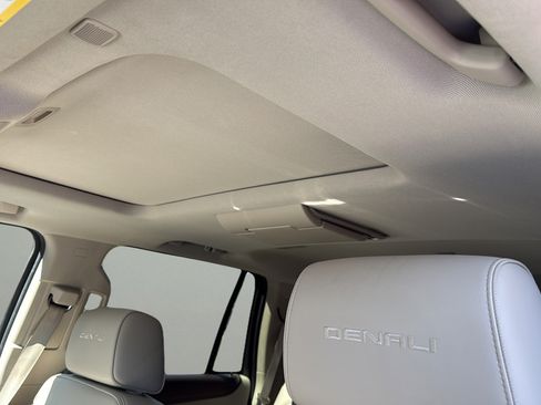 Used 2017 GMC Yukon Denali w/ Open Road Package AWD/4WD image 13