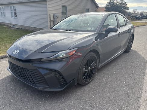 Used 2025 Toyota Camry SE image 7