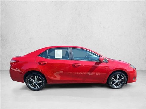 Used 2018 Toyota Corolla LE w/ LE Premium Package w/Moonroof FWD image 4