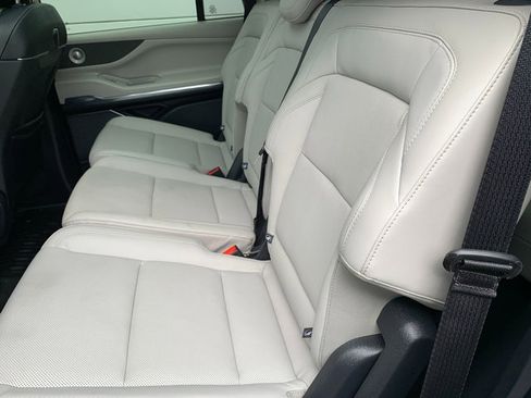 Certified 2025 Lincoln Navigator Reserve AWD/4WD image 18