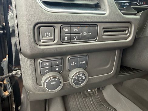 Used 2024 GMC Yukon AT4 AWD/4WD image 21