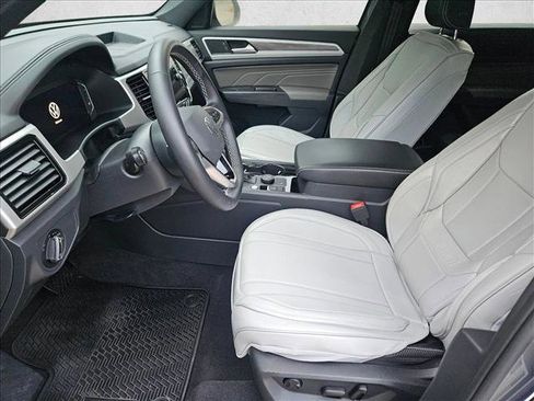 Used 2022 Volkswagen Atlas Cross Sport SE image 16