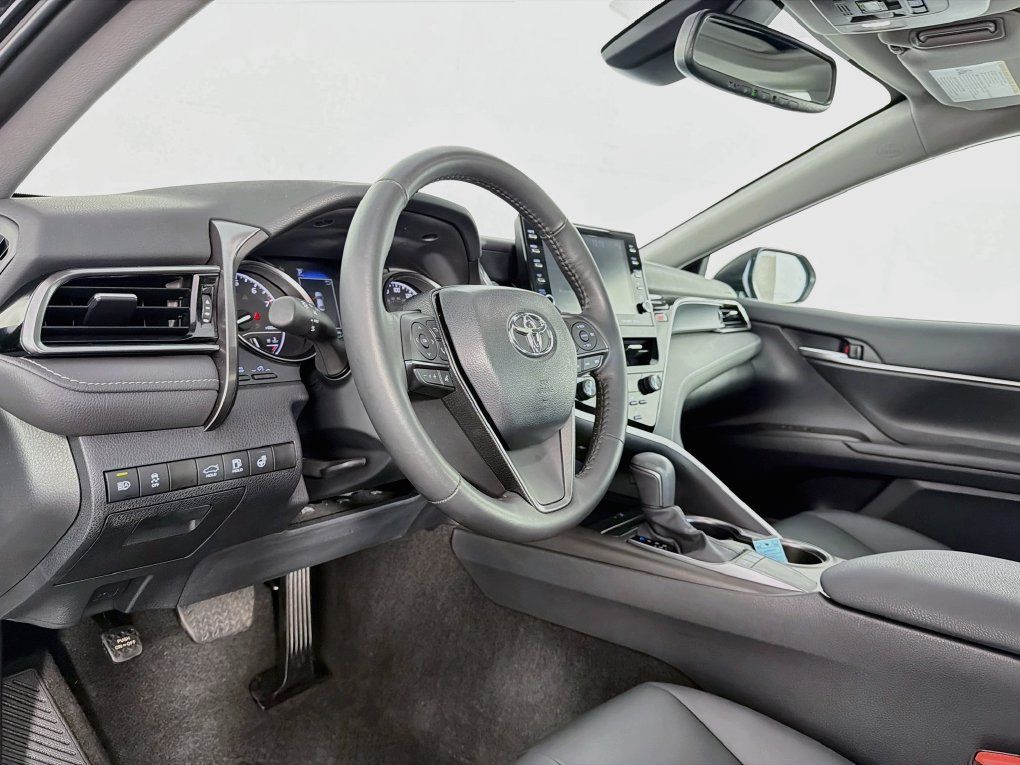 Used 2024 Toyota Camry SE w/ Cold Weather Package FWD image 14