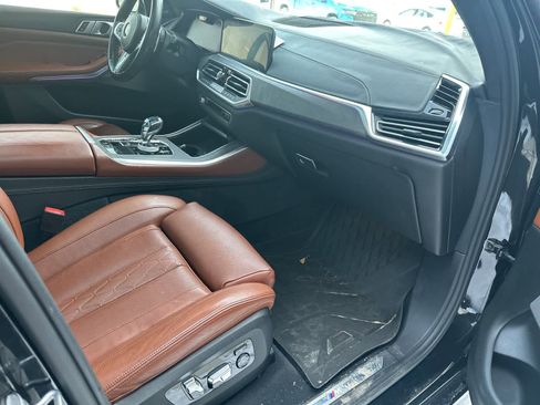 Used 2019 BMW X5 xDrive50i w/ M Sport Package image 15