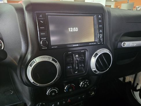 Used 2015 Jeep Wrangler Unlimited Sahara w/ Dual Top Group AWD/4WD image 18