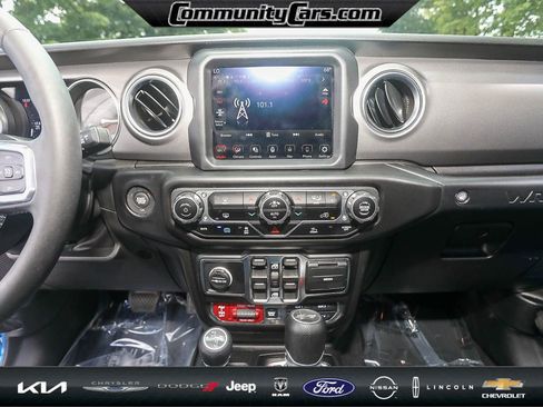 Used 2023 Jeep Wrangler Unlimited Rubicon 4xe image 16