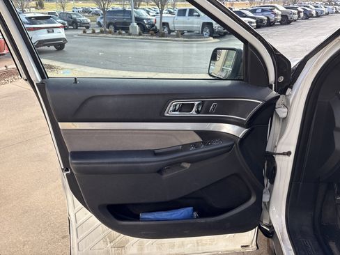 Used 2017 Ford Explorer XLT w/ Equipment Group 202A image 14