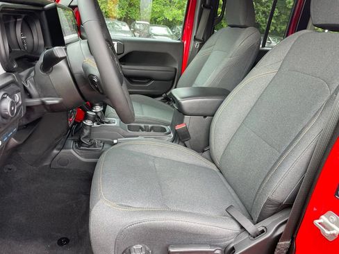 Used 2024 Jeep Wrangler Unlimited AWD/4WD image 7