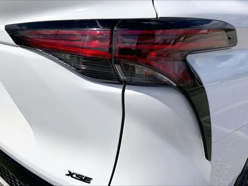 Used 2025 Toyota Sienna XSE w/ XSE Plus Package image 30