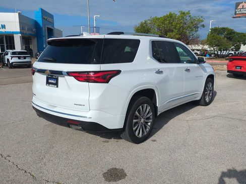 Used 2023 Chevrolet Traverse Premier FWD image 8