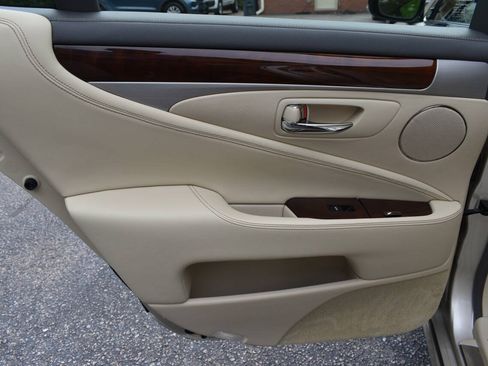 Used 2014 Lexus LS 460 AWD w/ Comfort Package image 11