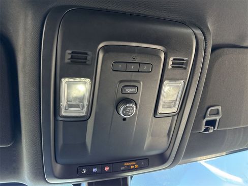 Used 2021 GMC Yukon XL SLT image 13