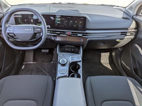 New 2026 Kia Sportage LX FWD image 18