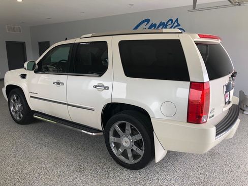 Used 2011 Cadillac Escalade Premium AWD/4WD image 2