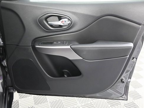 Used 2022 Jeep Cherokee Limited image 12