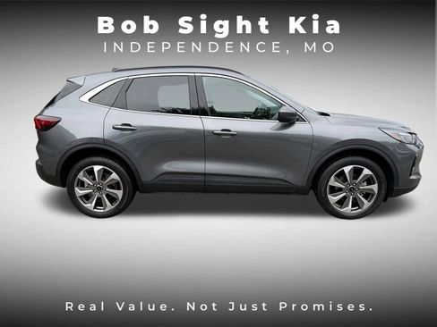Used 2023 Ford Escape Platinum AWD/4WD image 17
