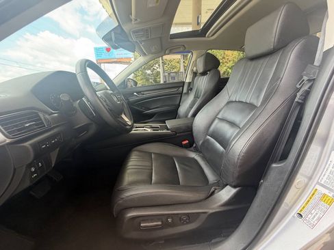Used 2019 Honda Accord Touring image 4
