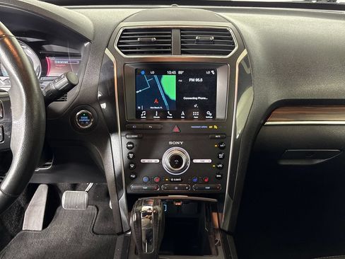 Used 2019 Ford Explorer Limited w/ Ford Safe & Smart Package FWD image 30