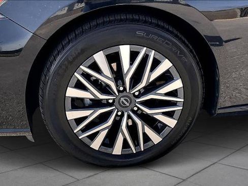 Certified 2024 Nissan Altima 2.5 SV image 11