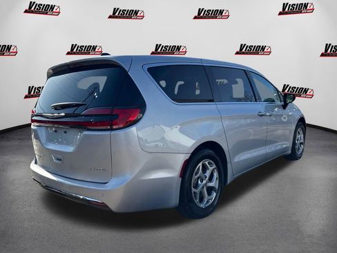 Used 2024 Chrysler Pacifica Limited FWD image 5
