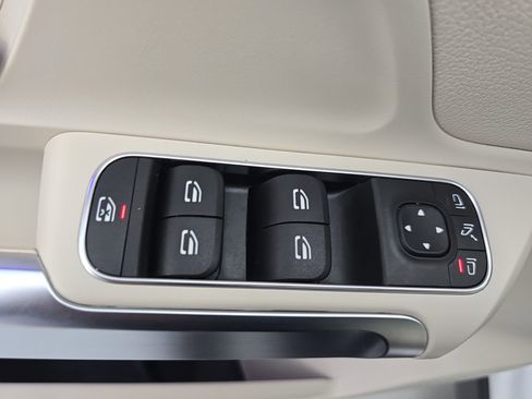 Used 2022 Mercedes-Benz GLB 250 w/ Premium Package Lite image 26