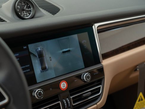 New 2026 Porsche Macan image 25