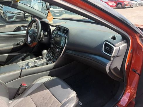Used 2021 Nissan Maxima SR w/ Sport Mat Group FWD image 11