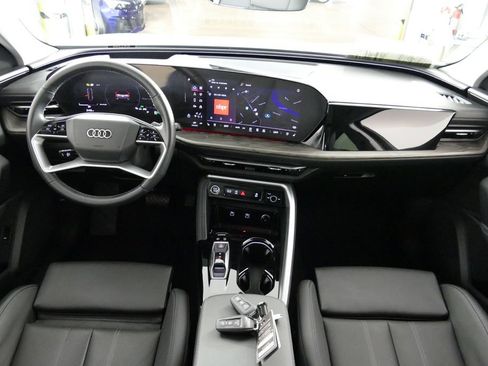 Certified 2025 Audi Q5 Premium Plus w/ Premium Plus AWD/4WD image 24