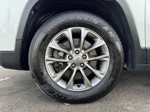 Used 2019 Jeep Cherokee Latitude Plus w/ Cold Weather Group image 9