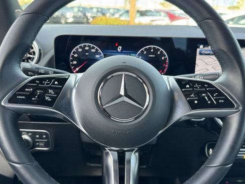 Used 2025 Mercedes-Benz GLA 250 image 24