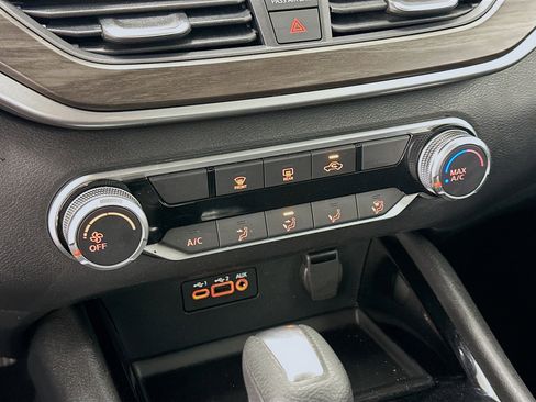 Used 2024 Nissan Altima 2.5 SV image 23