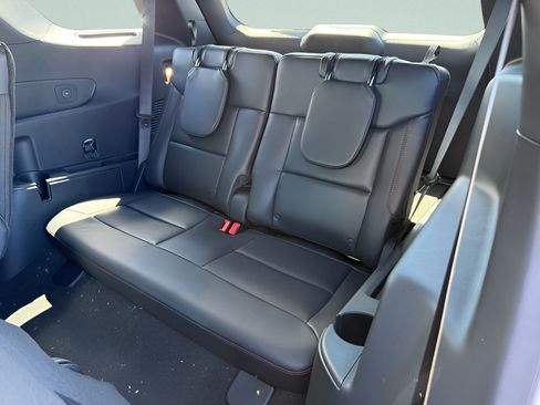 New 2026 Ford Explorer ST-Line w/ ST-Line Street Pack AWD/4WD image 8