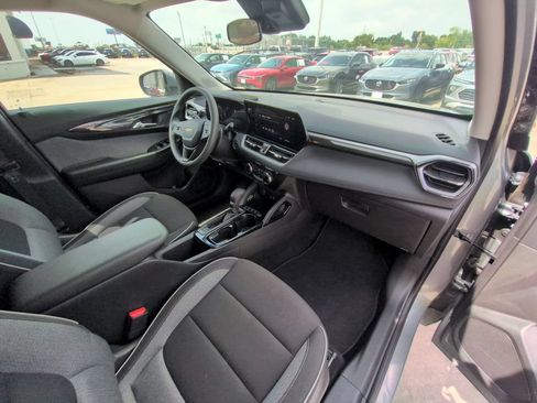 Used 2025 Chevrolet TrailBlazer LT AWD/4WD image 31