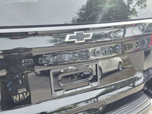 Used 2025 Chevrolet Suburban Z71 AWD/4WD image 8