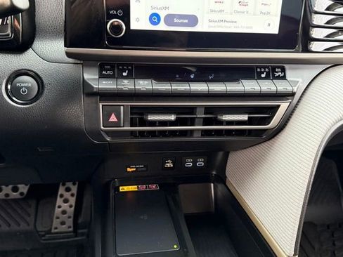 Used 2025 Toyota Camry SE w/ Convenience Package image 22