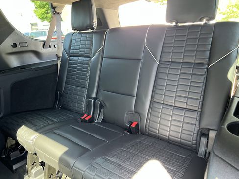 Used 2021 Cadillac Escalade ESV Sport Platinum w/ Heavy-Duty Trailer Package AWD/4WD image 33