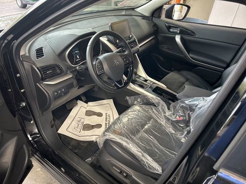 Used 2024 Mitsubishi Eclipse Cross SE image 2